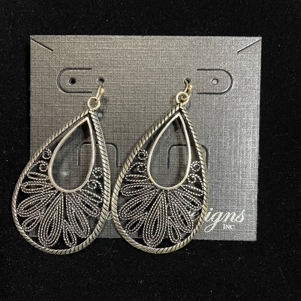 Premier Designs “Rumba” earrings #30749